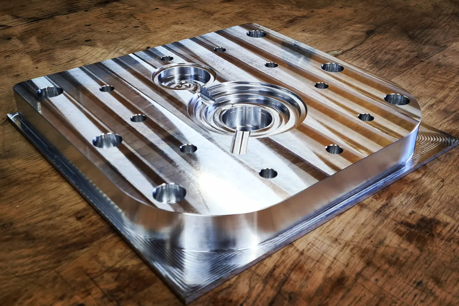 SP-Engineering CNC-Fräsen von Metallstücklöchern und Stufenkreisen